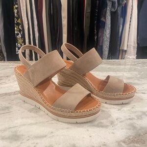 Kenneth Cole beige tan size 7.5 Women's wedge sling back espadrille sandals